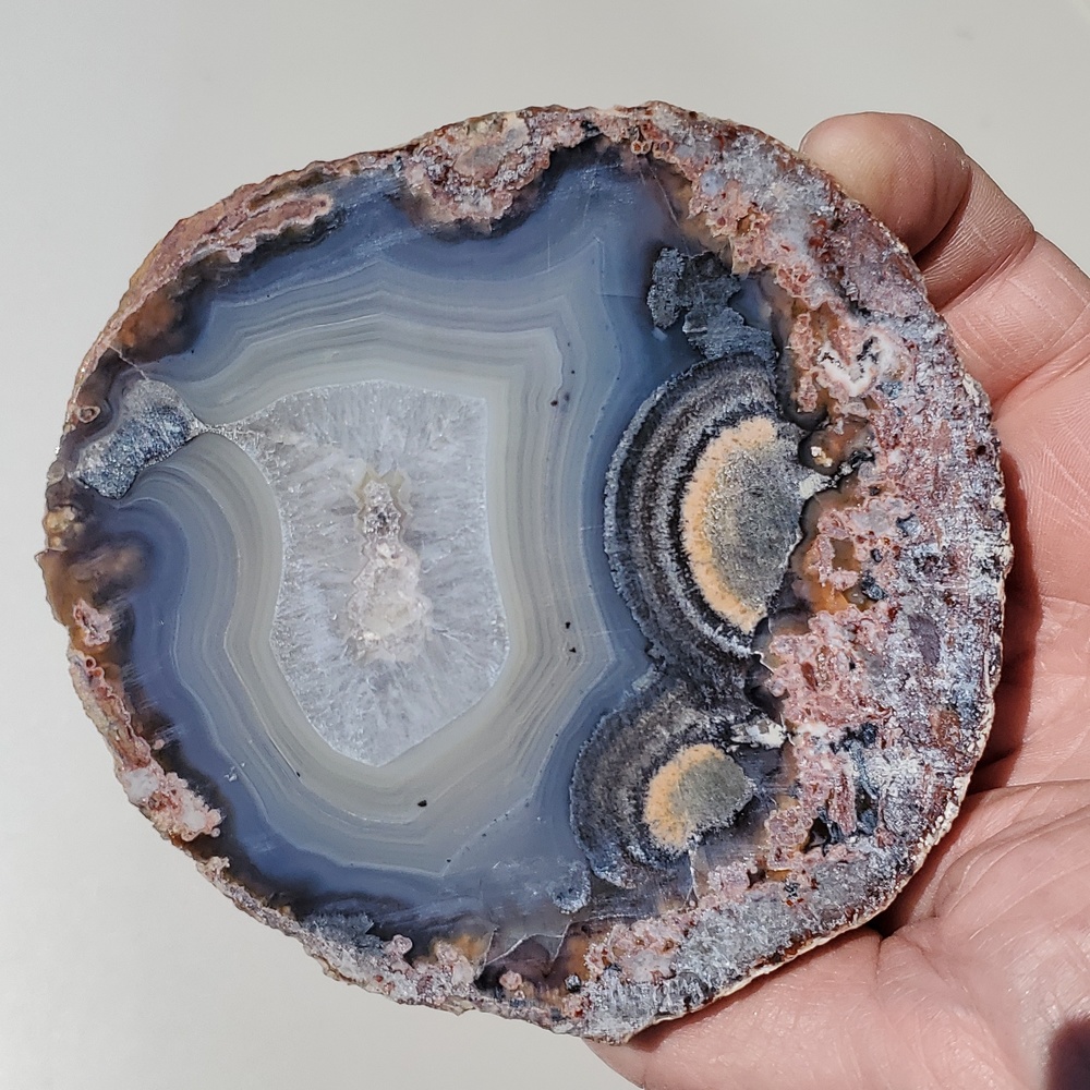 Gorgeous Banded Agate. Colors: Blue, gray, cream, tan and pink - Picture 5 of 5